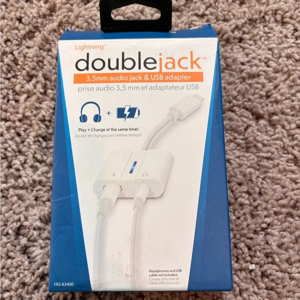 DoubleJack 3.5mm Audio Jack & USB Adapter - White